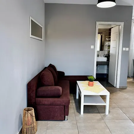 Aegli House 公寓